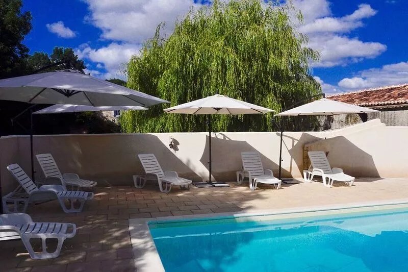 Modern Charentais gîte, heated pool, free wifi. Kids can be kids & adults relax