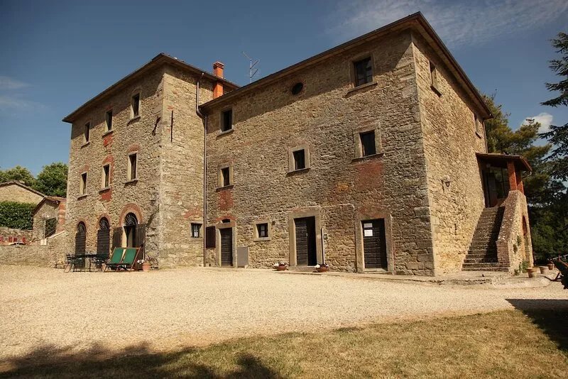 Charming recently renovated Apt 3bd/2bt in Tuscan countryside w shared pool