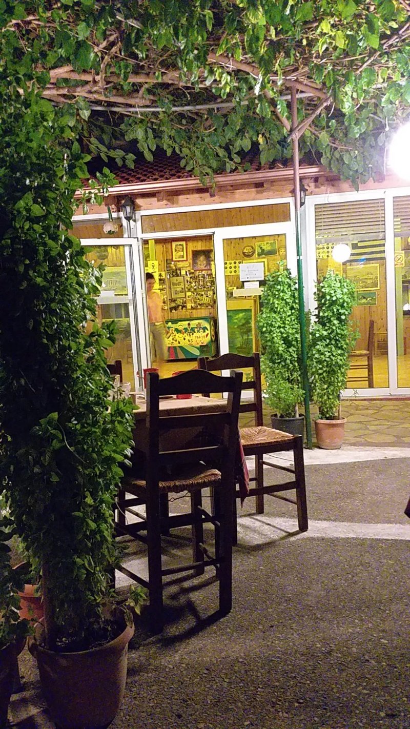 To Koutouki Tou Nikola