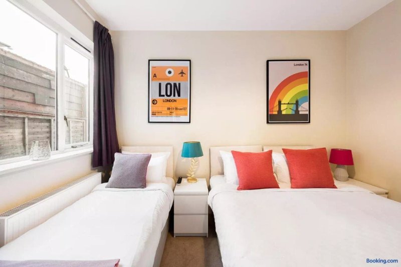 Heart Of Ealing Apartment With Garden