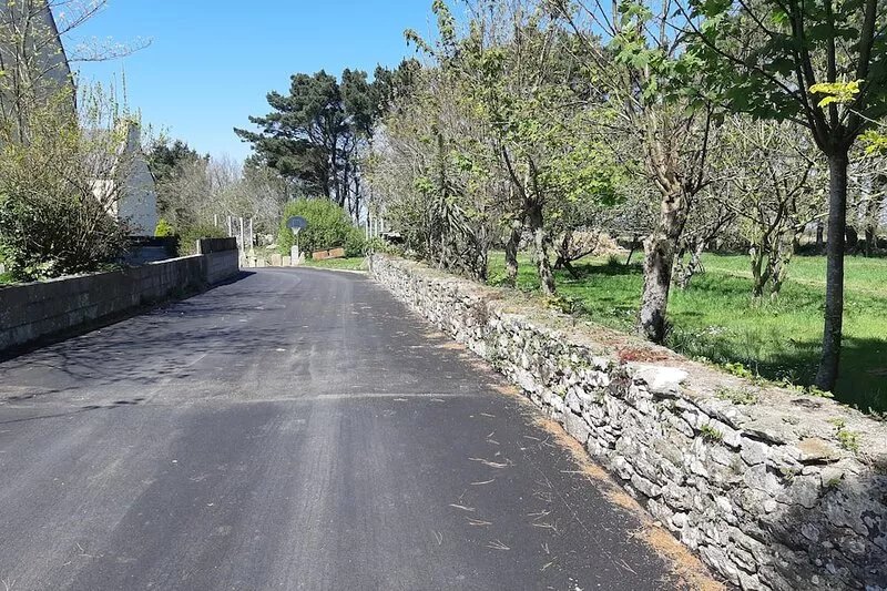 Detached house, large garden and enclosed private parking