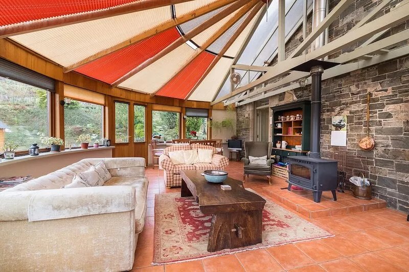 Large country house with outdoor hot tub and BBQ house and lovely gardens.