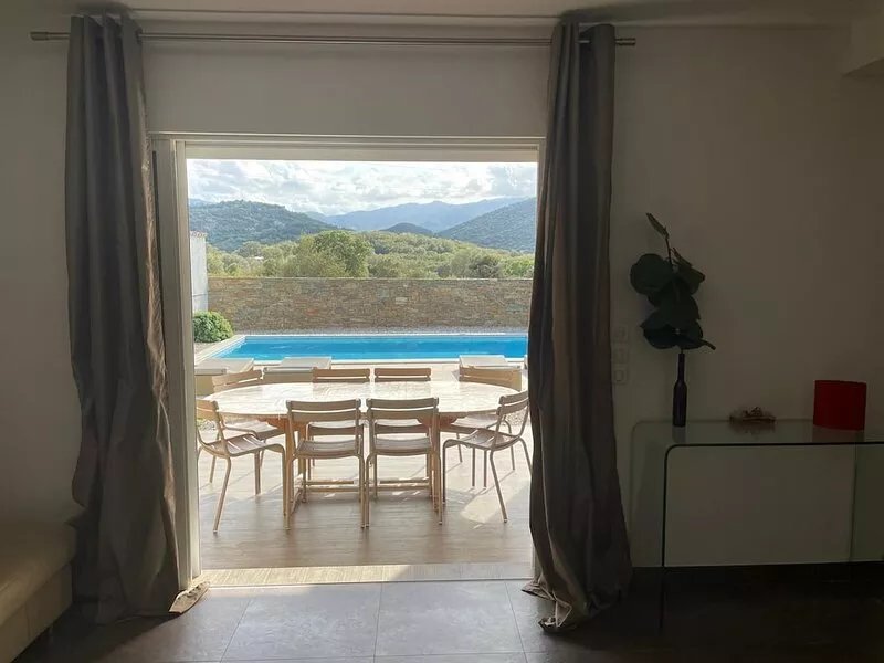 Contemporary villa with private pool 5 min from the beaches