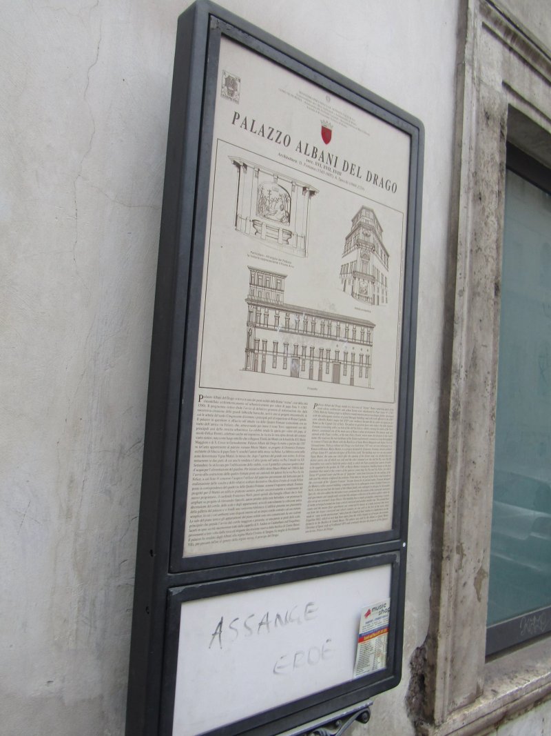 Palazzo Albani Del Drago