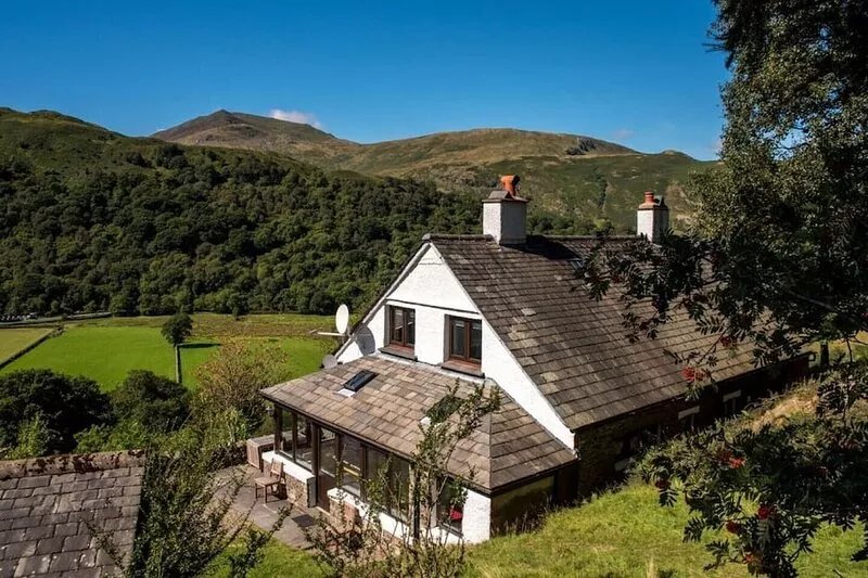 Detatched, Cosy Cottage With Mountain Views - Parking, Sleeps 8, Pet-friendly