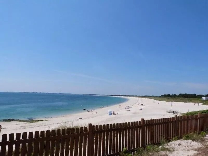 Villa on the beach with access to the beach close to Bedonet and Concarneau