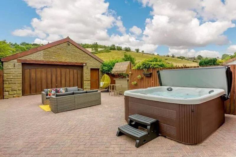 Stunning Chapel, Haworth Yorkshire Hot Tub for 6, Celebration House Superb Views