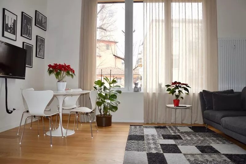 Bright and quiet Bologna historic center apartment