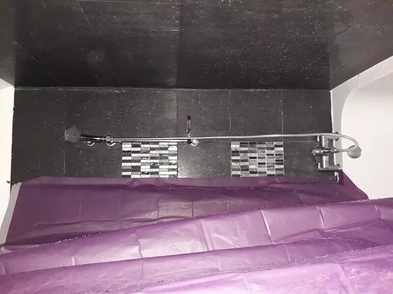 single room wirh shared bathroom
