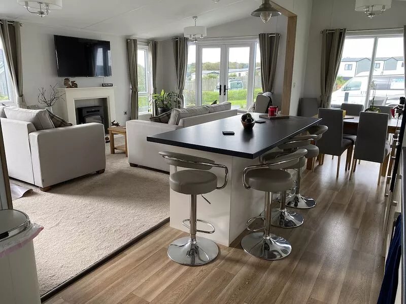 Brand new 2021 Lodge - private access to the coastal path