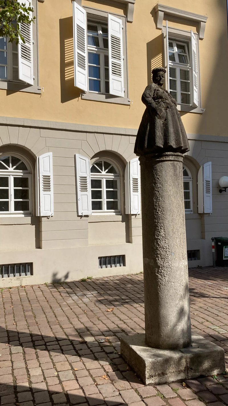 Marktfrau Statue
