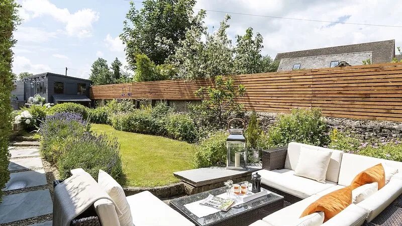 Stow House, Stow-on-the-Wold - sleeps 9 guests  in 5 bedrooms