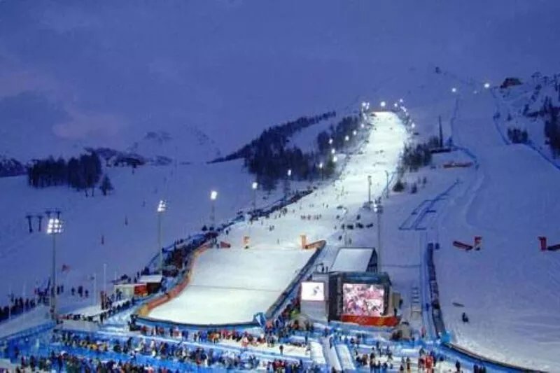 VIEW OF THE SLOPES -THE LODGES 2.CIR ***********