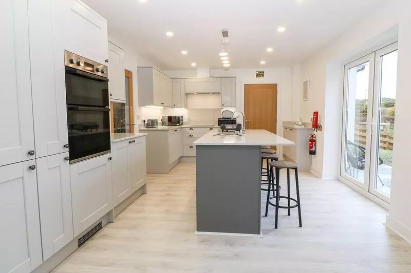 WHITE BULL HOUSE, family friendly, with a garden in Amlwch