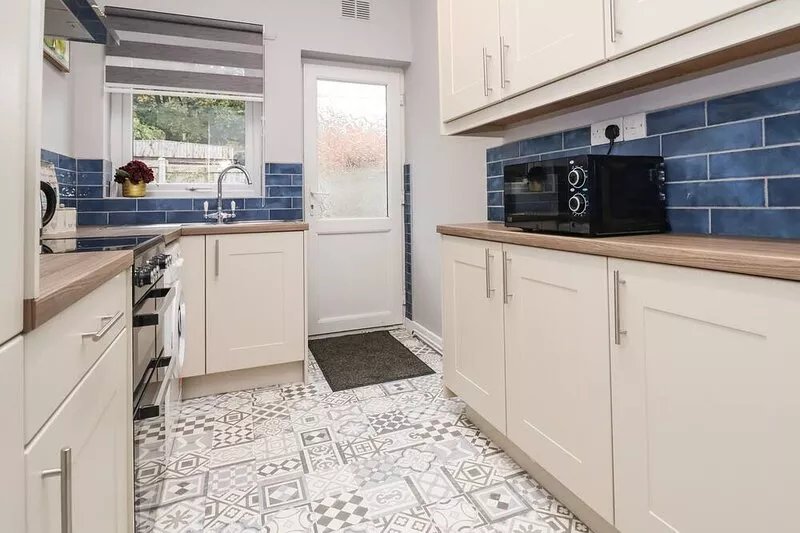 FAIRWAYS, pet friendly, with a garden in Prestatyn