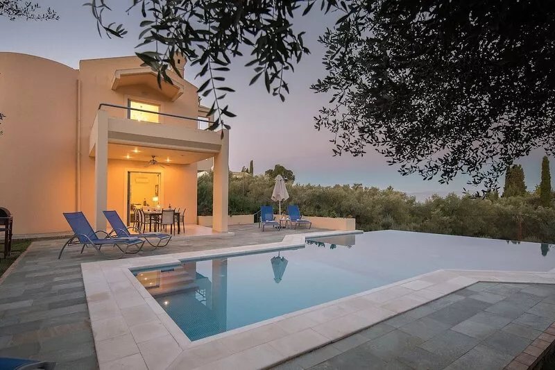 Contemporary & Modern 4 Bedroom Villa | GOUVIA