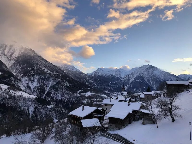 Detached family chalet with fantastic views and fully equipped