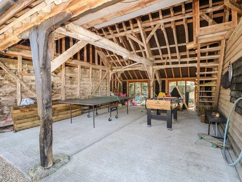 THE COACH HOUSE, pet friendly, with a garden in Wootton Bridge