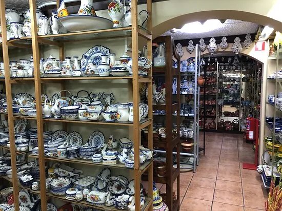 Cascais Souvenirs and Mini Market