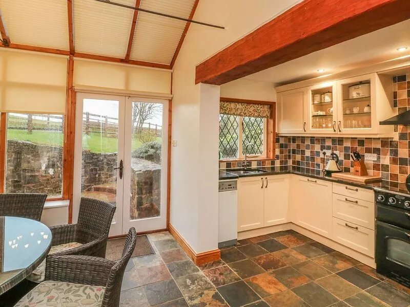 FIG TREE COTTAGE, family friendly, with hot tub in Bickleigh