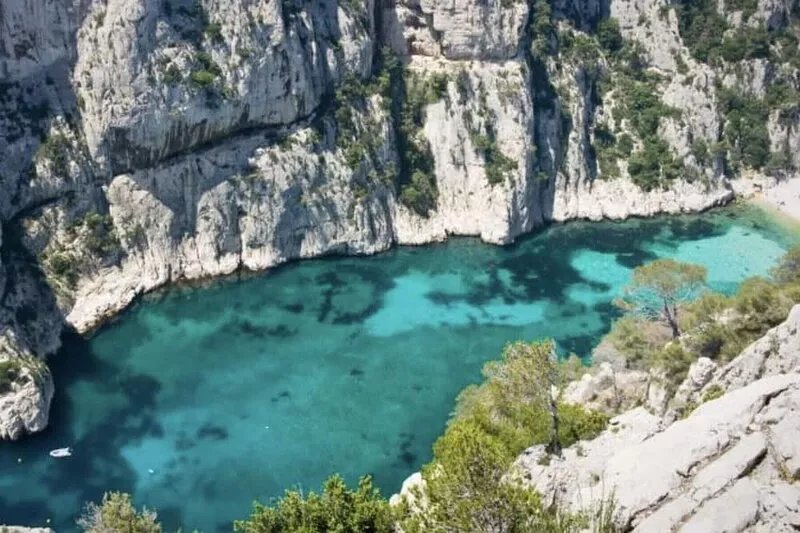 LUXURY air-conditioned VILLA in CASSIS with sea view & 230 M2 of terraces