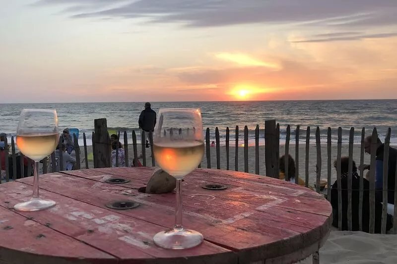 Holiday house, 5 minutes walk to beach, 3 minutes from downtown. Ideale 2