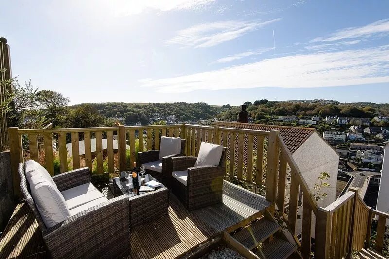 Modern, pet friendly house with lovely river views of Looe river.  Parking with