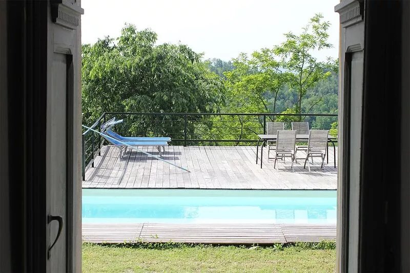 Farmhouse with swimming pool in the green countryside of Monferrato astigiano.
