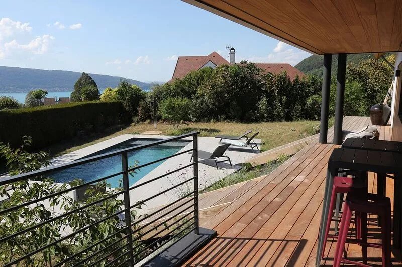 Beautiful new villa - great views on lake and mountains - quiet environment