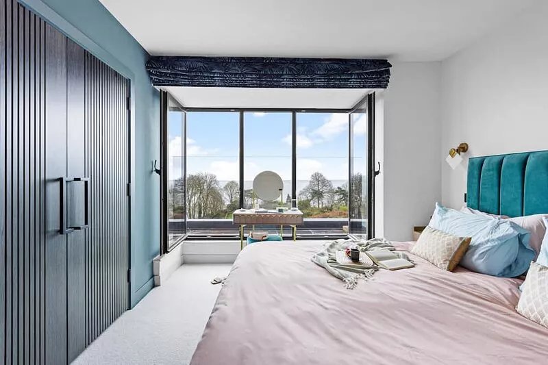 Luxury & comfort with sea views, parking & gym