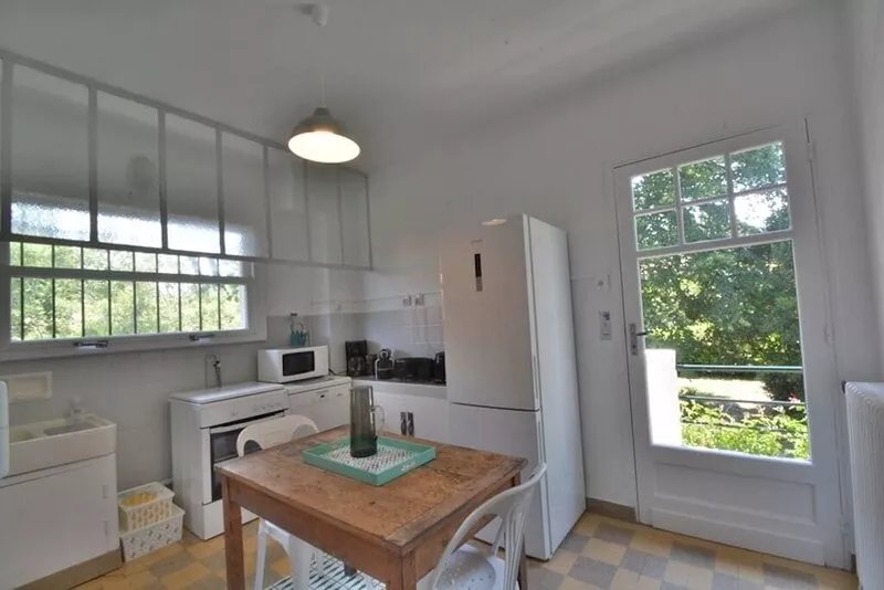 Villa, housekeeper service, Pereire beach within walking distance.