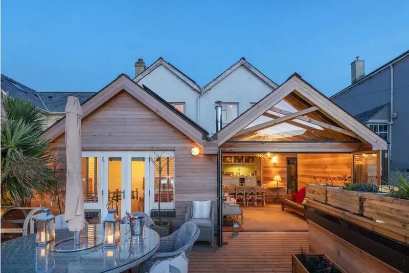 Luxury Beachfront House, Sleeps 12, Free Parking