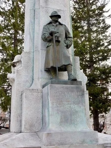 Monumento al Generale Antonio Cantore