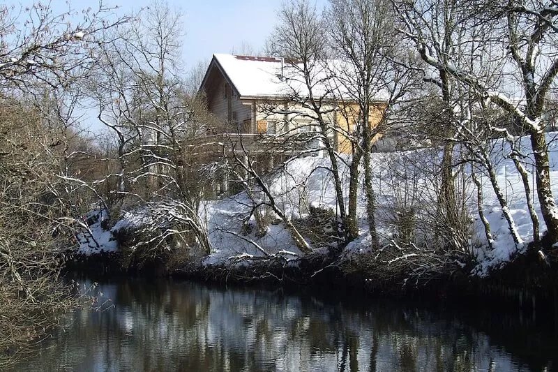 Warm cottage 3 bedrooms riverside