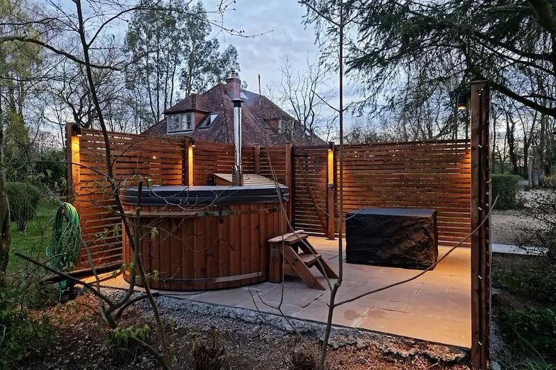 Tollgate Farm Kent: country house, grounds and hot tub