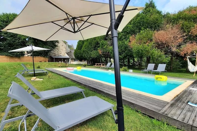 Cottage for 10 p max / Private swimming pool / Pond / Ideal location