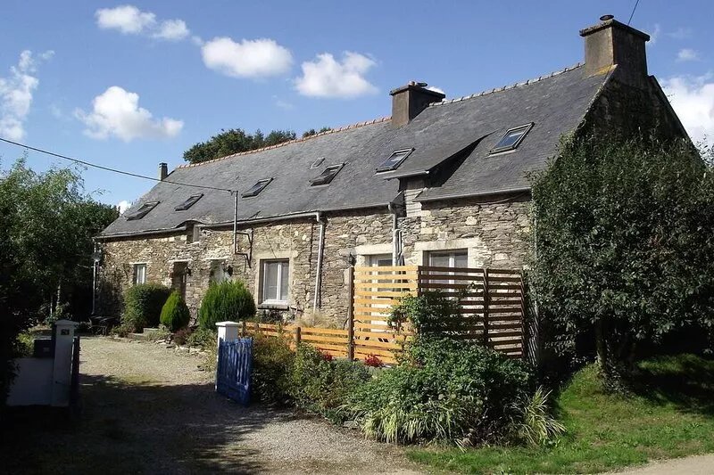 Perfect for couples looking for a peaceful holiday or as a house hunting base.