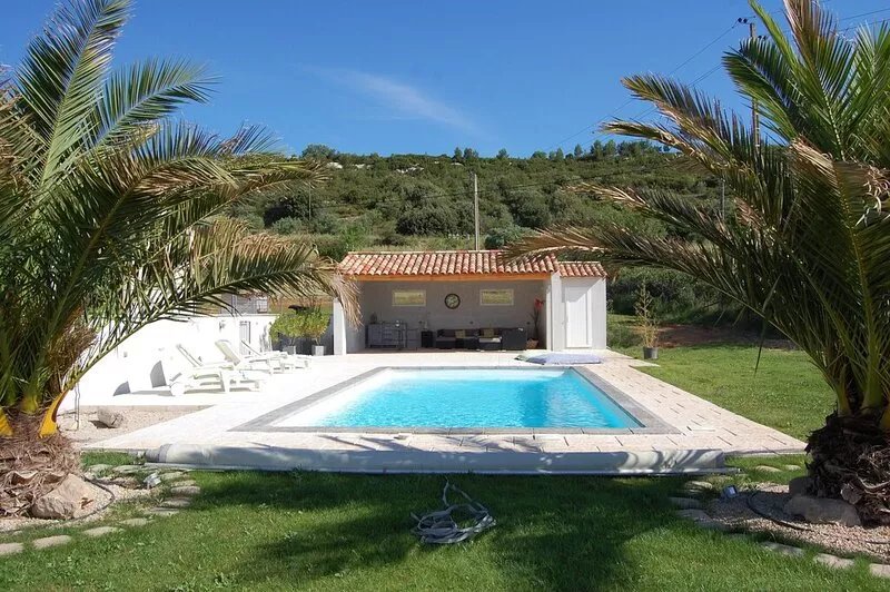 Villa in the countryside with swimming pool near Aix en Provence