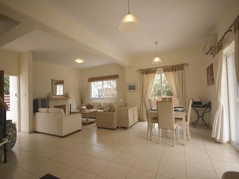 Large 5-bedroom Villa. Very well equipped and popular with large groups.