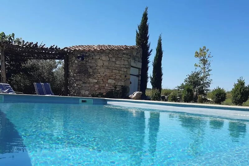 5mn from Uzes, air-conditioned gîte in the heart of the vineyards