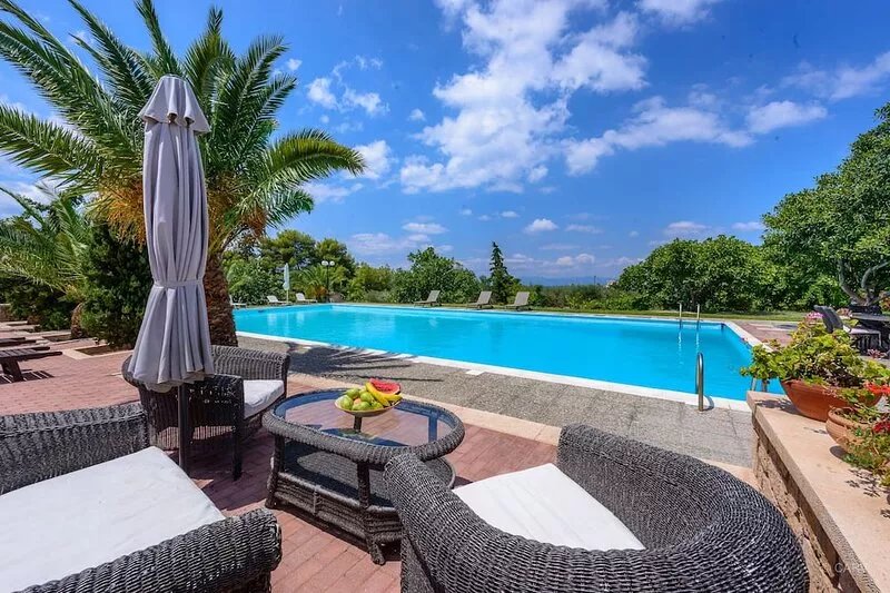 KOKKINO KASTRO is a historic estate in Aegina full of memories from 1825.