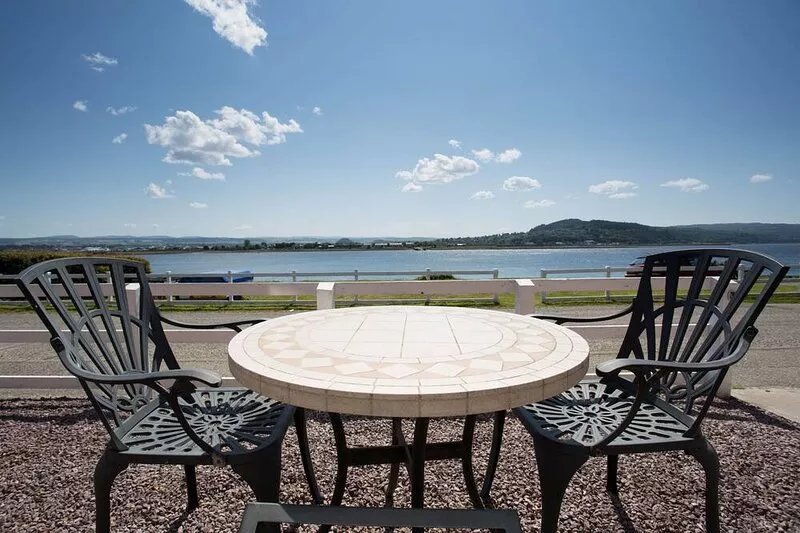 Traditional stone built cottage, beautifully renovated,uninterrupted Sea view