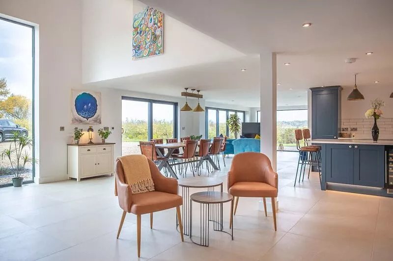 Orchard Barn - 4 BD Barn Conversion with Stunning Views!