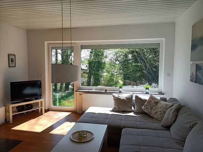 Detached vacation home with 3 bedrooms in a natural garden.