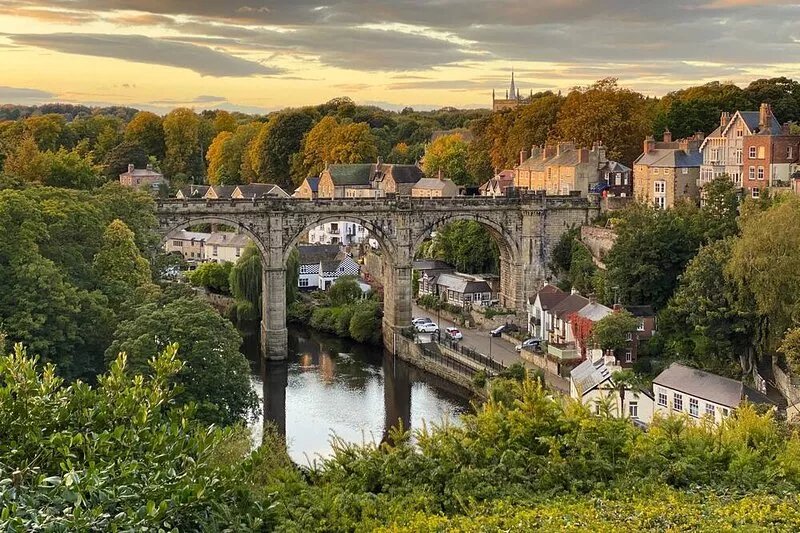 Luxury Bijou Residence on Waterside in Historic Knaresborough