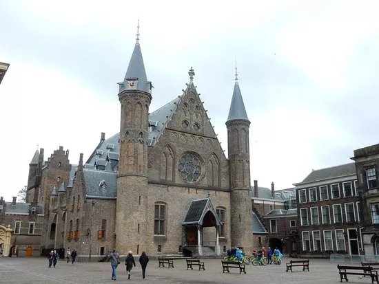 I guide you through The Hague