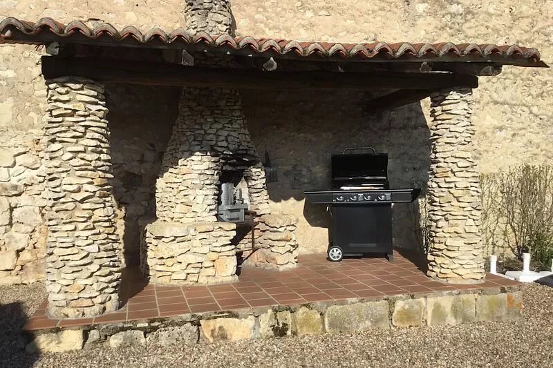 Cottage with Heated Salt water pool in private & peaceful setting.