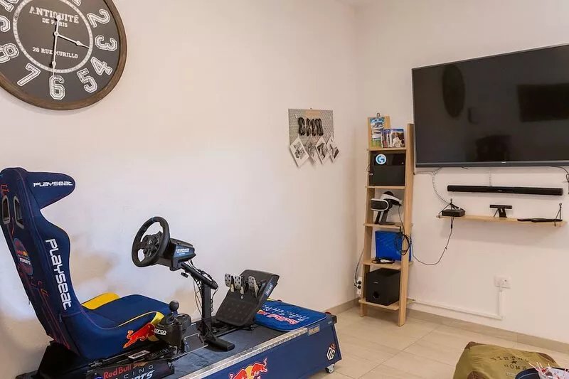 Villa Nautica - 7 bedrooms with heated swimming pool and children playground