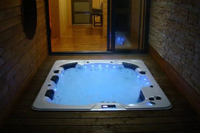 Wooden cottage 8/15 people pool, sauna, Jacuzzi Jurançon Atlantic Pyrenees