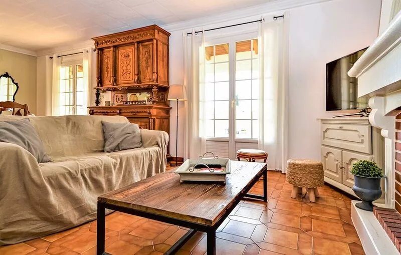 Family villa with pool between Provence and Camargue